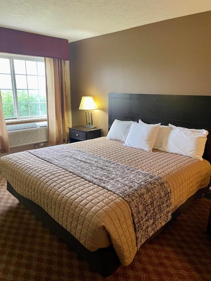 The Woodridge Inn Connersville Eksteriør billede