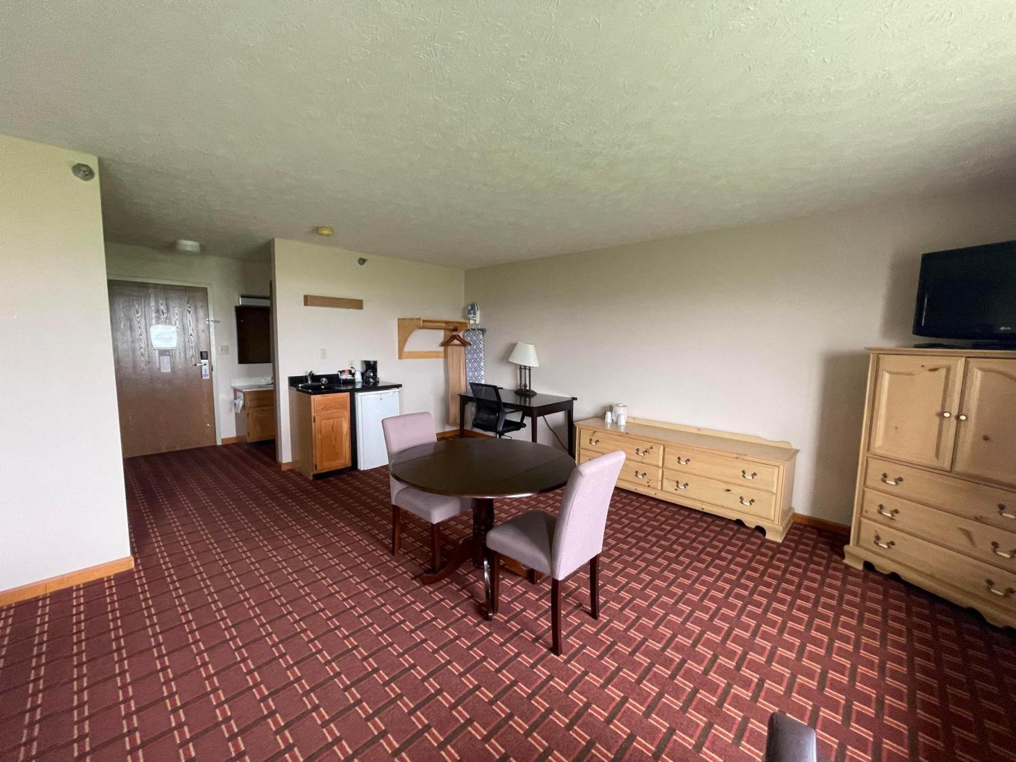 The Woodridge Inn Connersville Eksteriør billede