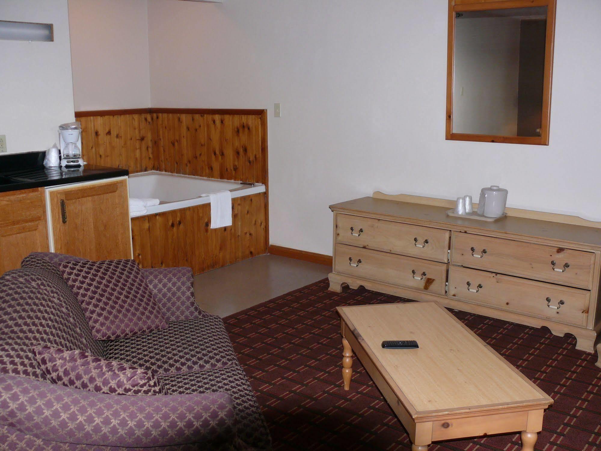 The Woodridge Inn Connersville Eksteriør billede