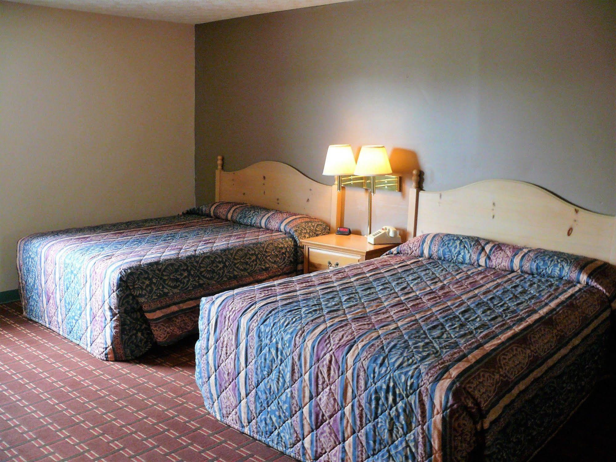The Woodridge Inn Connersville Eksteriør billede