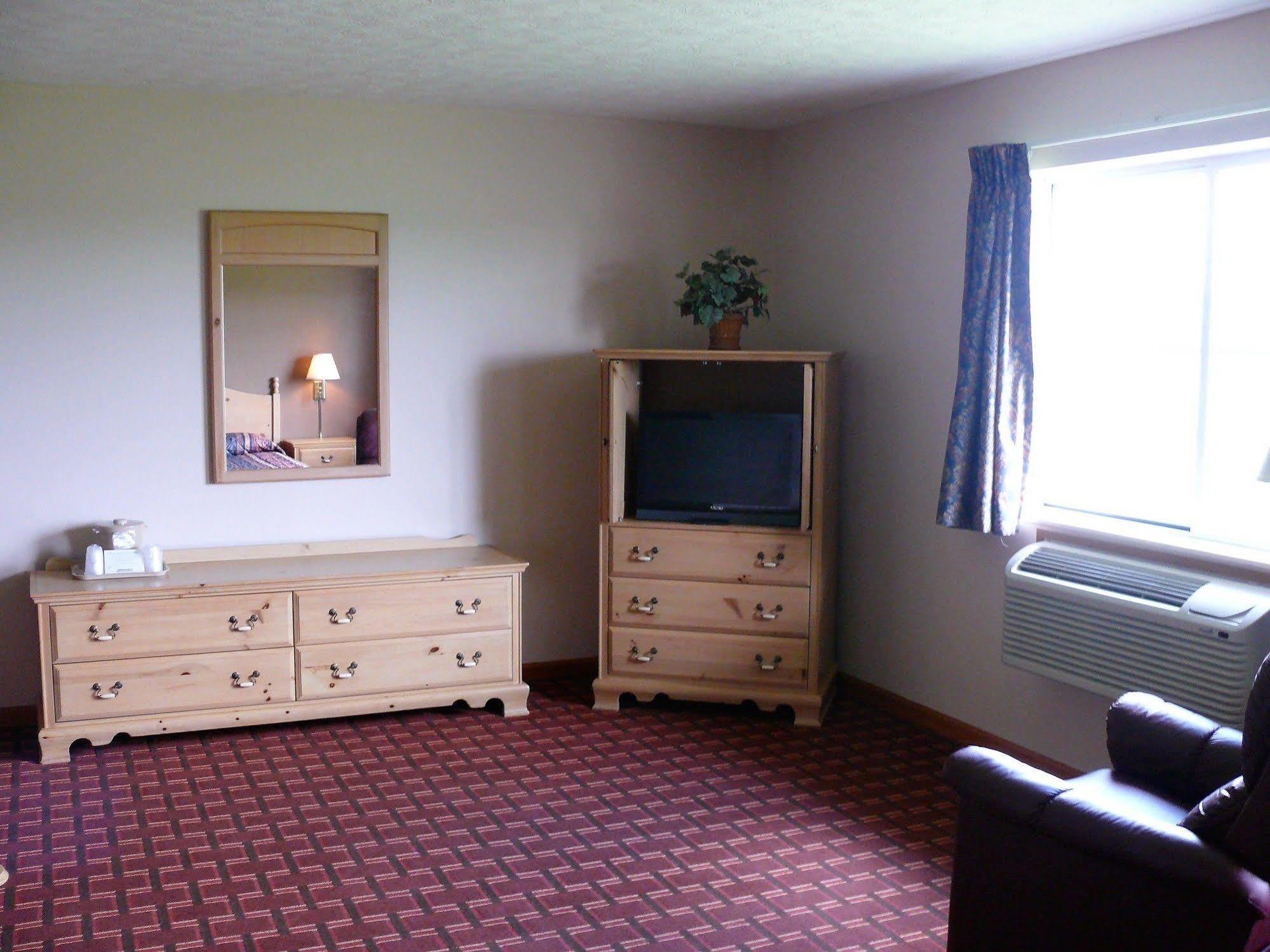 The Woodridge Inn Connersville Eksteriør billede
