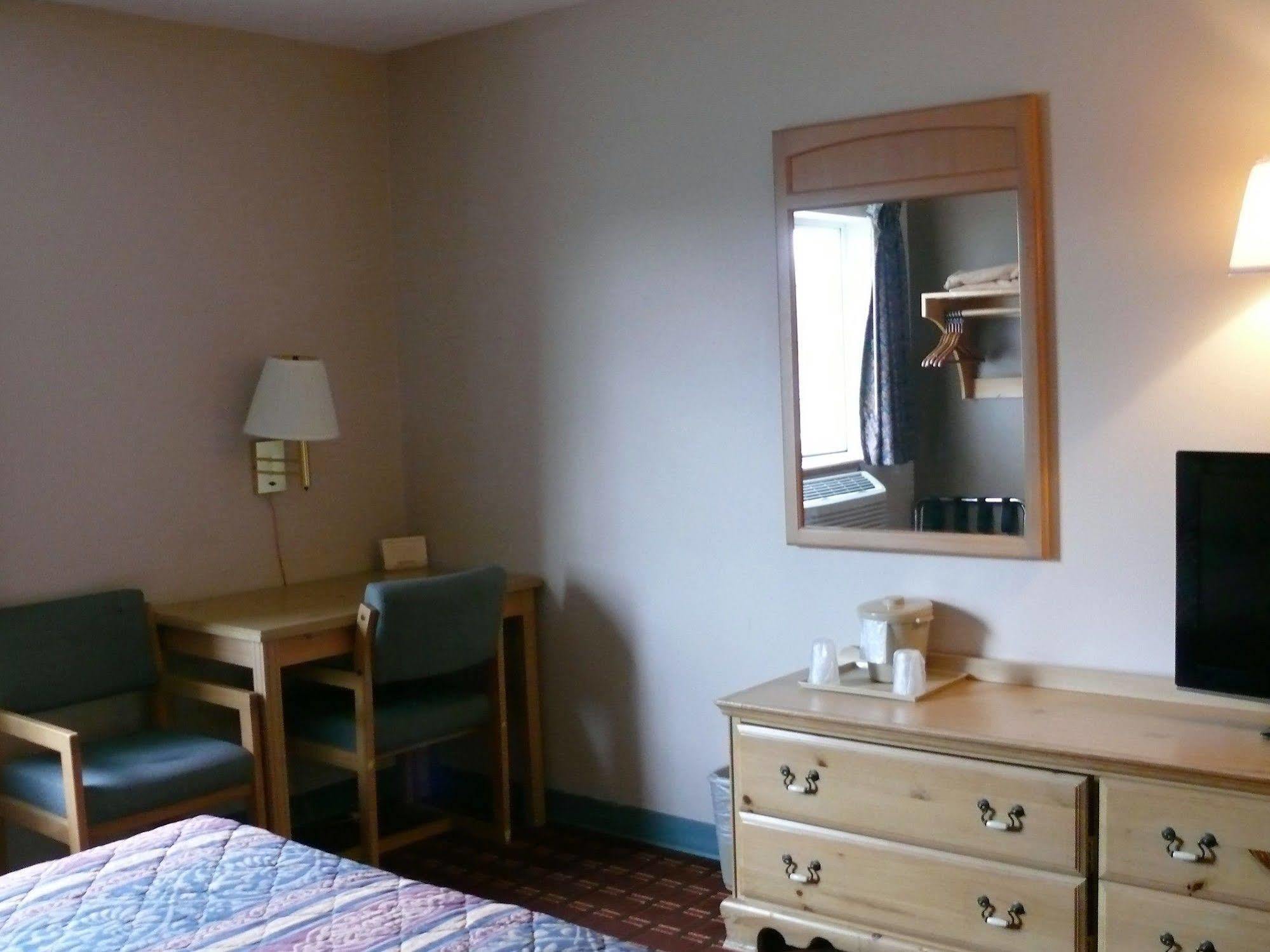 The Woodridge Inn Connersville Eksteriør billede